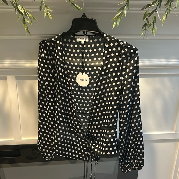 NWT/ About US Long Sleeve Polka Dot Blouse - Picture 1 of 5